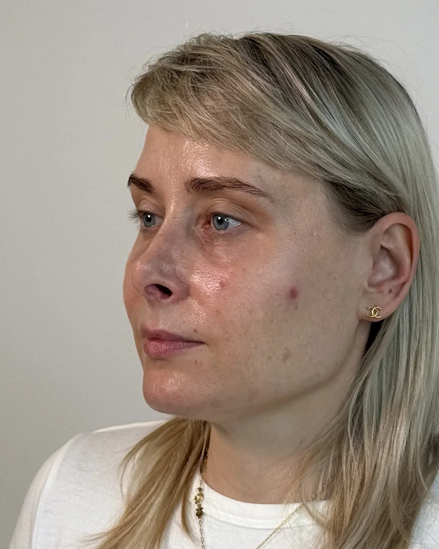 Modelka z lekcji przed makijażem, profil